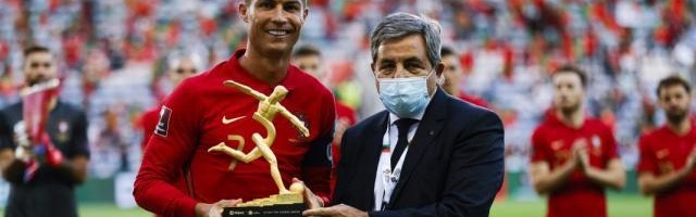 真人娱乐-C罗打进111球 葡国足协因陋就简 给他颁了个奖！