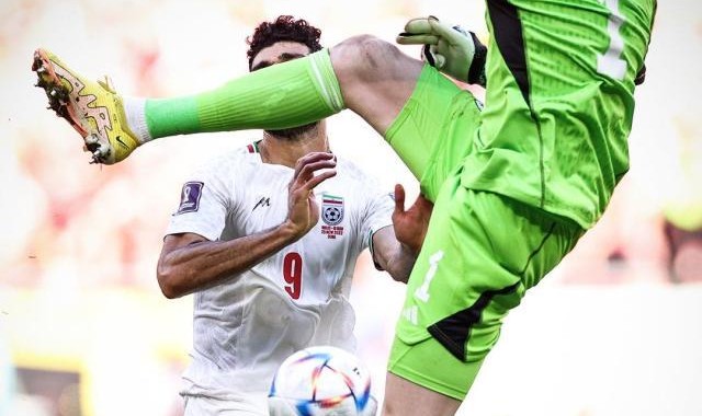 【世界杯】首张红牌+首个远射，伊朗读秒2-0十人红龙