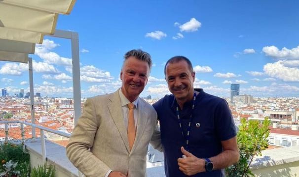 在线娱乐-范加尔谈抗癌心路：世界杯时夜间治疗，乐观为关键