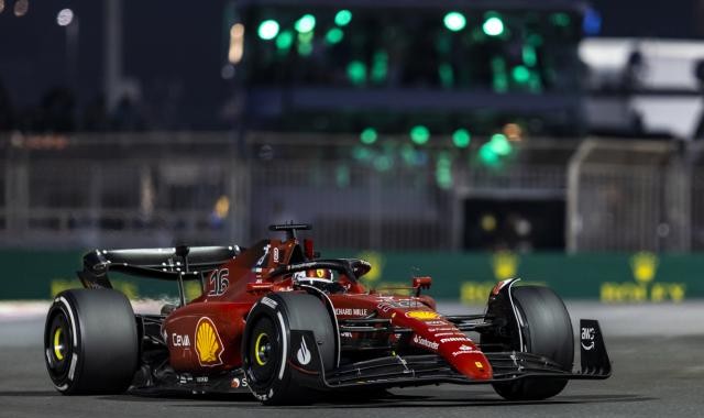 九游安卓版-2022赛季F1总结②：临场频犯错 法拉利一再辜负期望