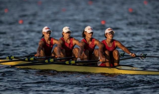 女子四人双桨夺金 默契与努力造世界最好成绩