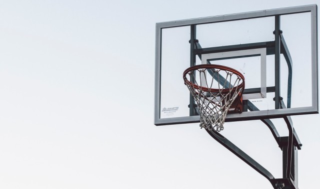 广厦队史首冠球迷喜极而泣！朱俊龙决胜三分 布朗41+9孙铭徽两双